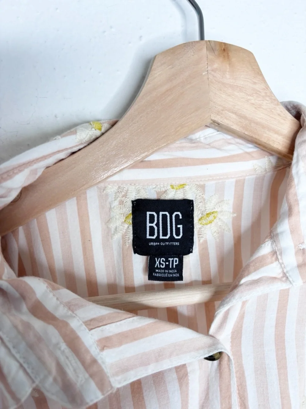 BDG Pink Ivory Stripped Oversized Button Down With Embroidered Daisies Size XS - Picture 7 of 9